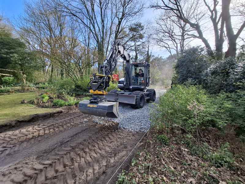 Van Weert legt onderlaag in voor aanleg oprit particulier woonhuis