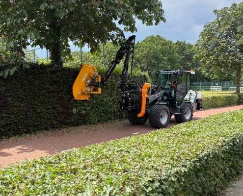 Van Weert heeft in Schijndel en Veghel in samenwerking hagen geknipt